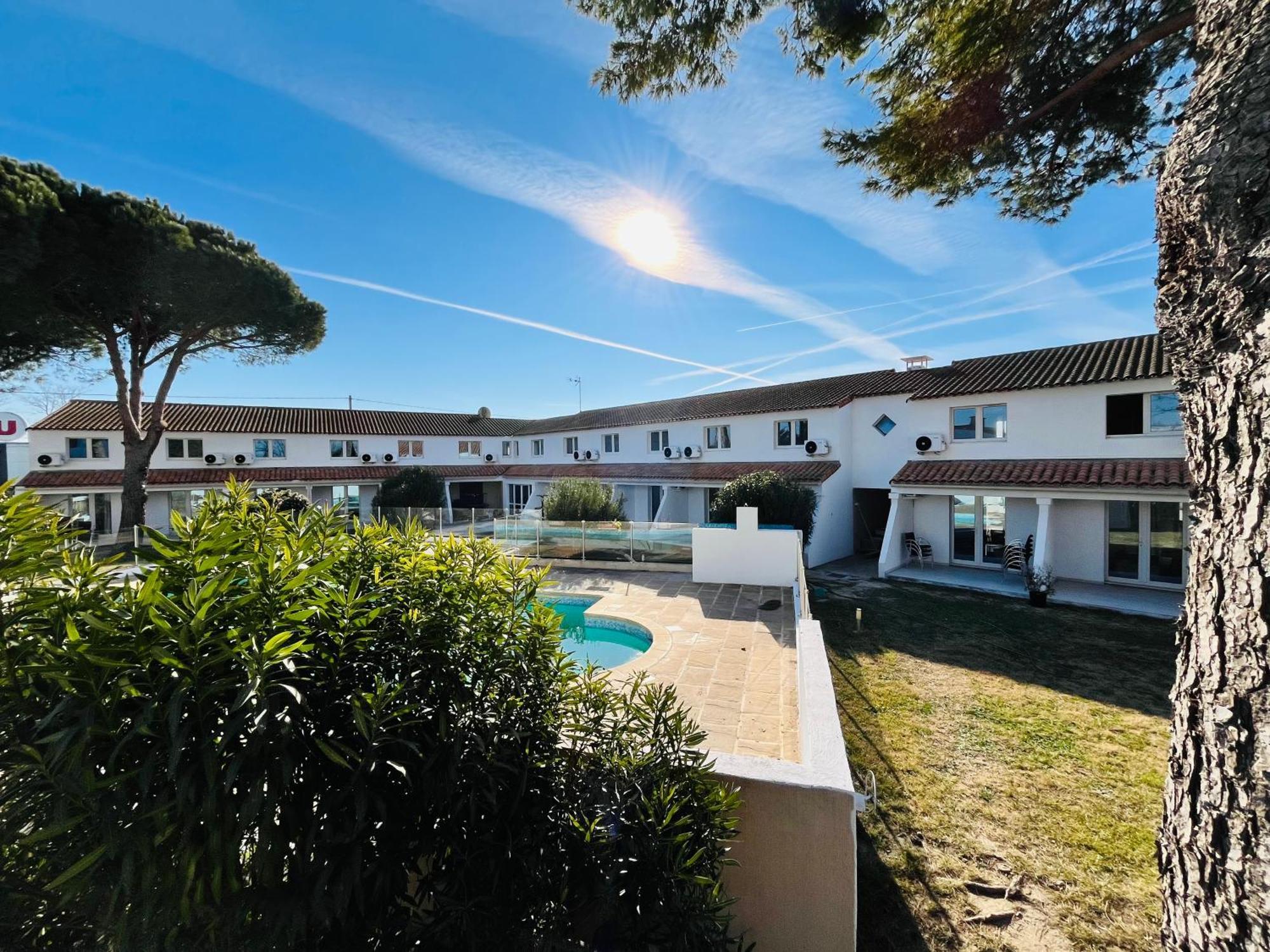 Artemia Aigues-Mortes - Hotel Avec Piscine Εξωτερικό φωτογραφία