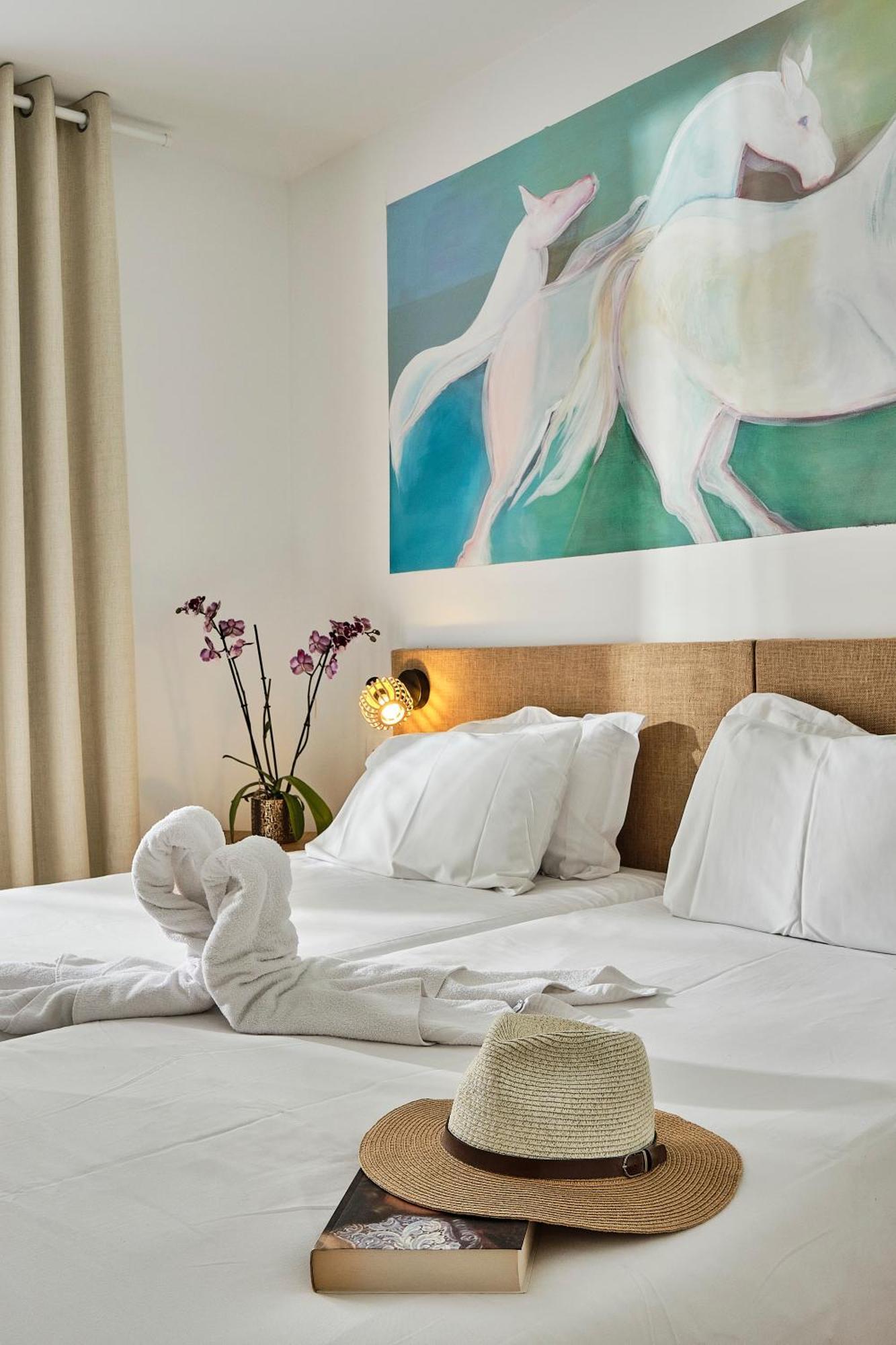 Artemia Aigues-Mortes - Hotel Avec Piscine Εξωτερικό φωτογραφία