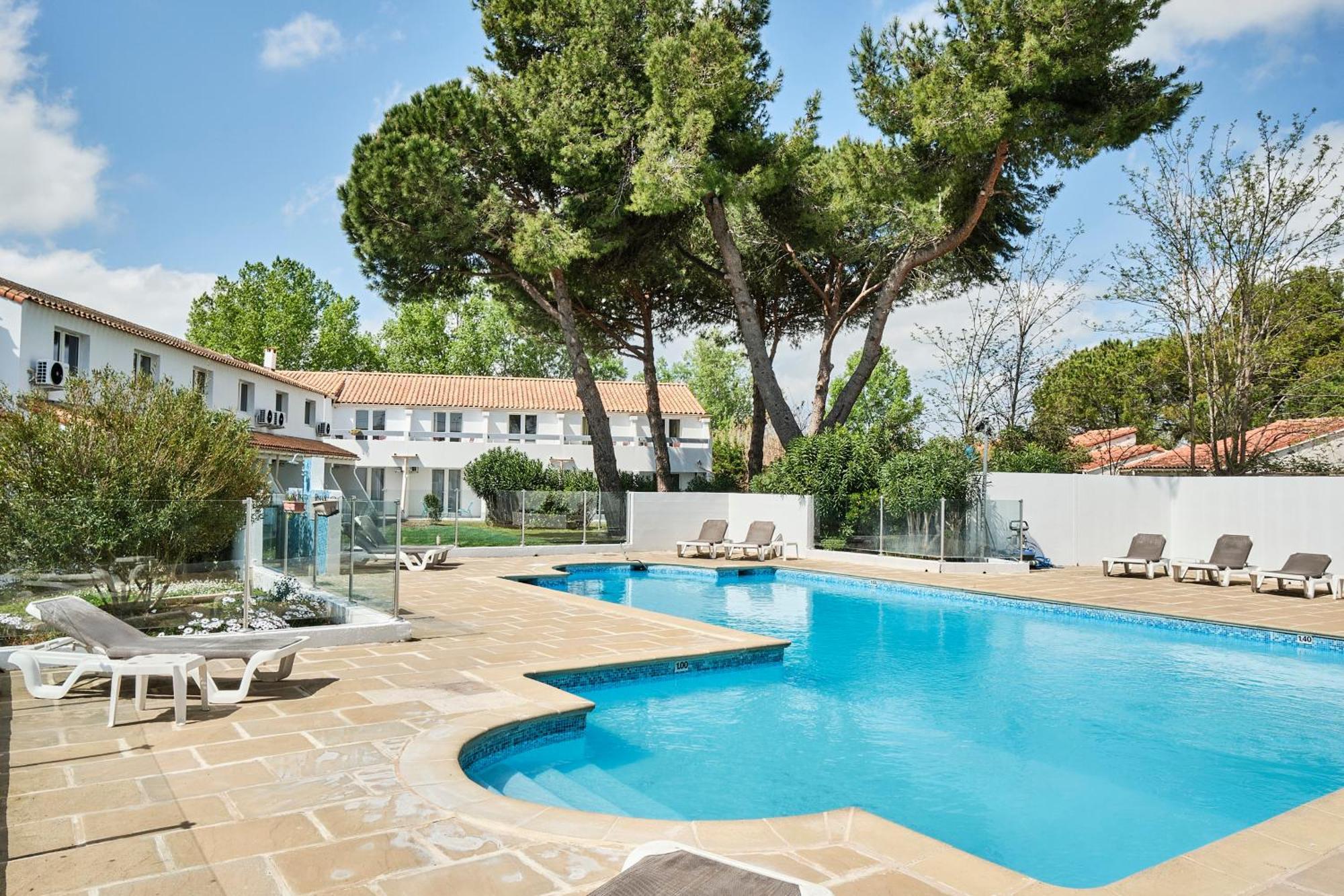 Artemia Aigues-Mortes - Hotel Avec Piscine Εξωτερικό φωτογραφία