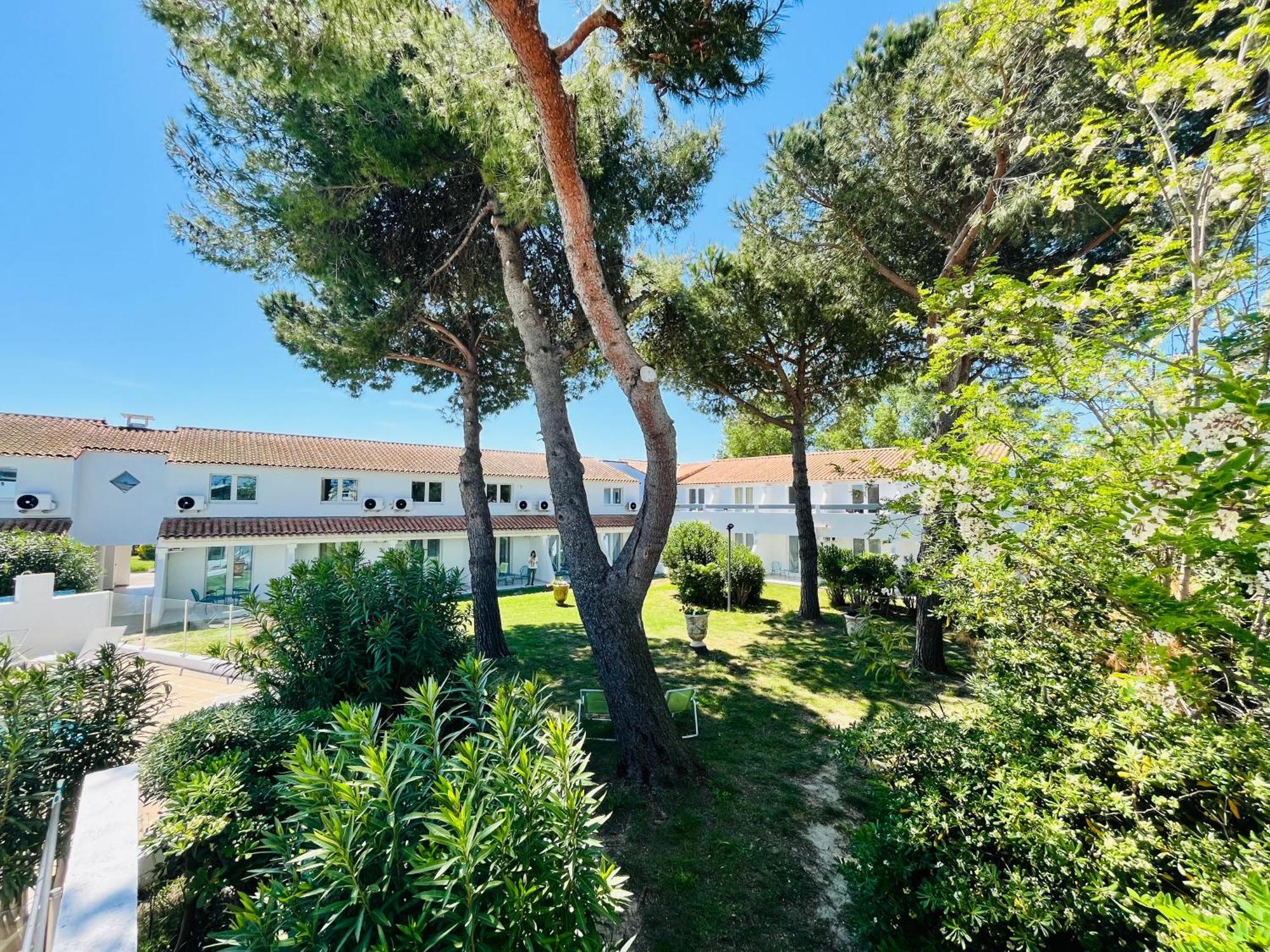 Artemia Aigues-Mortes - Hotel Avec Piscine Εξωτερικό φωτογραφία