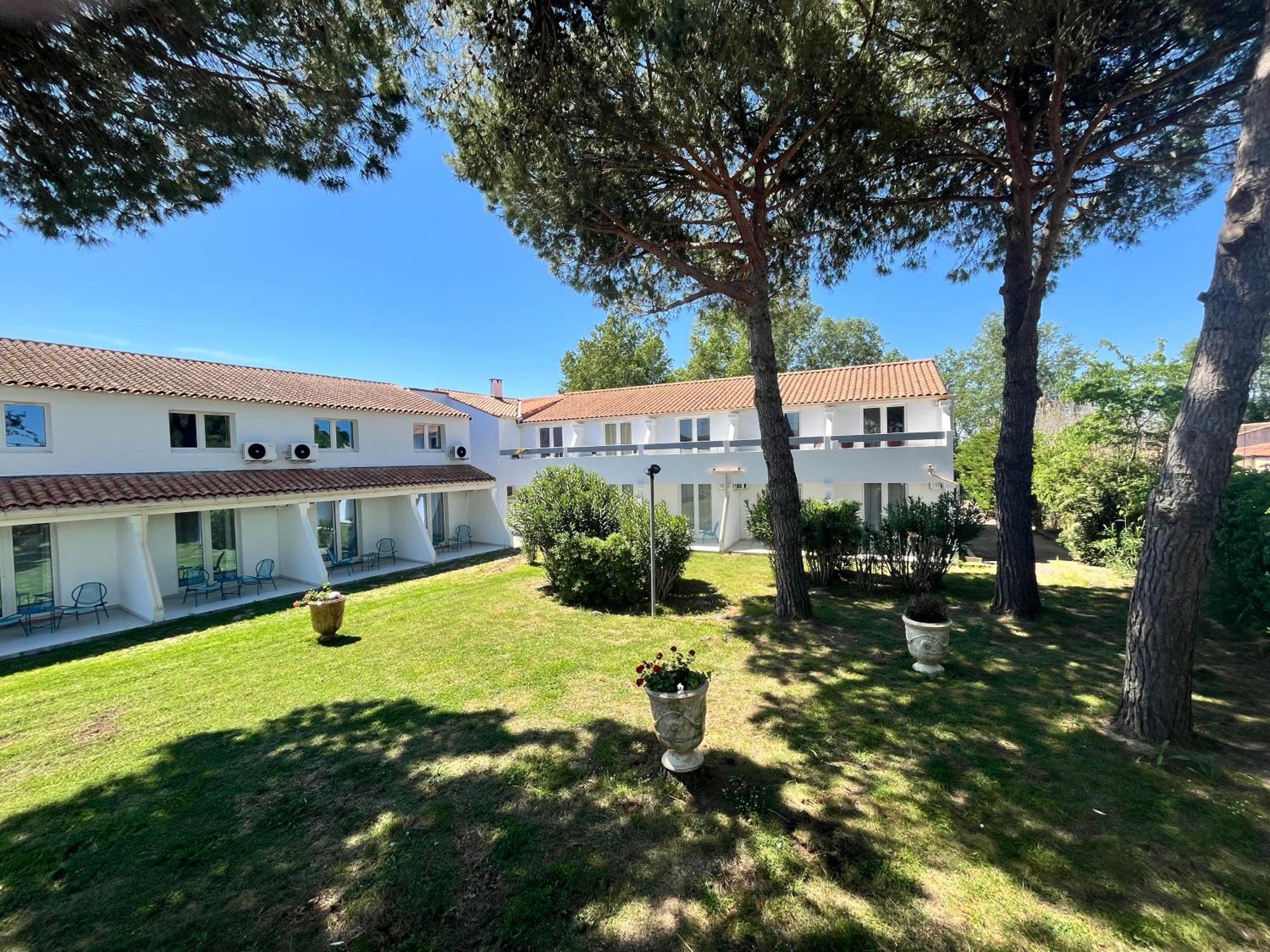 Artemia Aigues-Mortes - Hotel Avec Piscine Εξωτερικό φωτογραφία