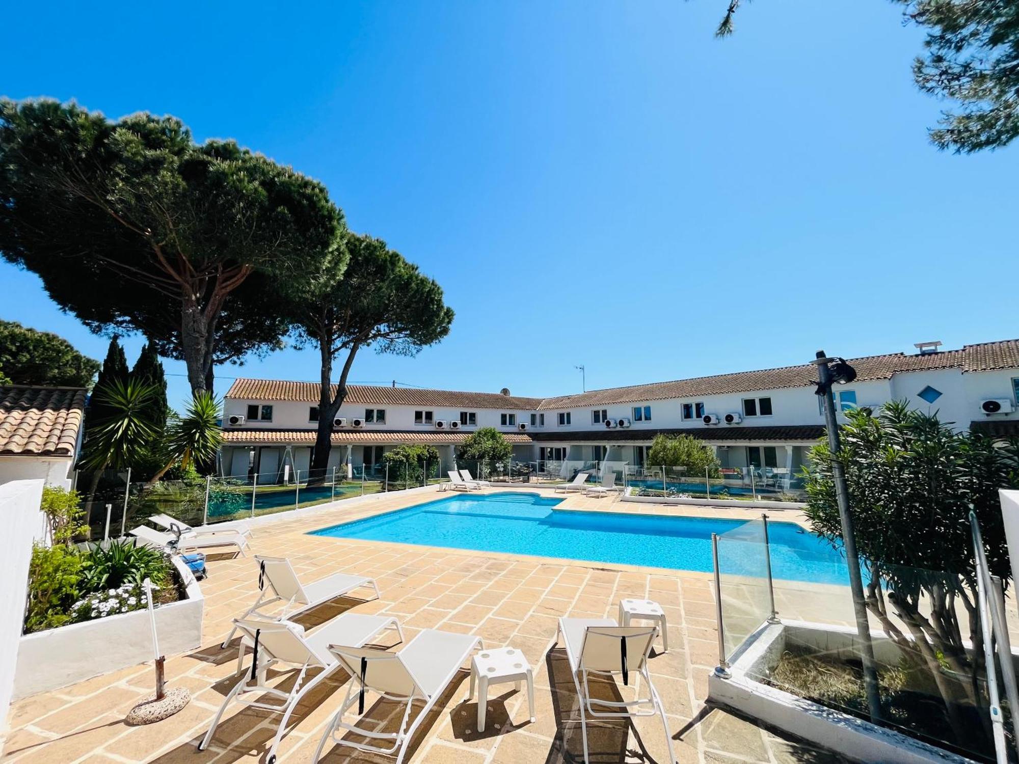 Artemia Aigues-Mortes - Hotel Avec Piscine Εξωτερικό φωτογραφία