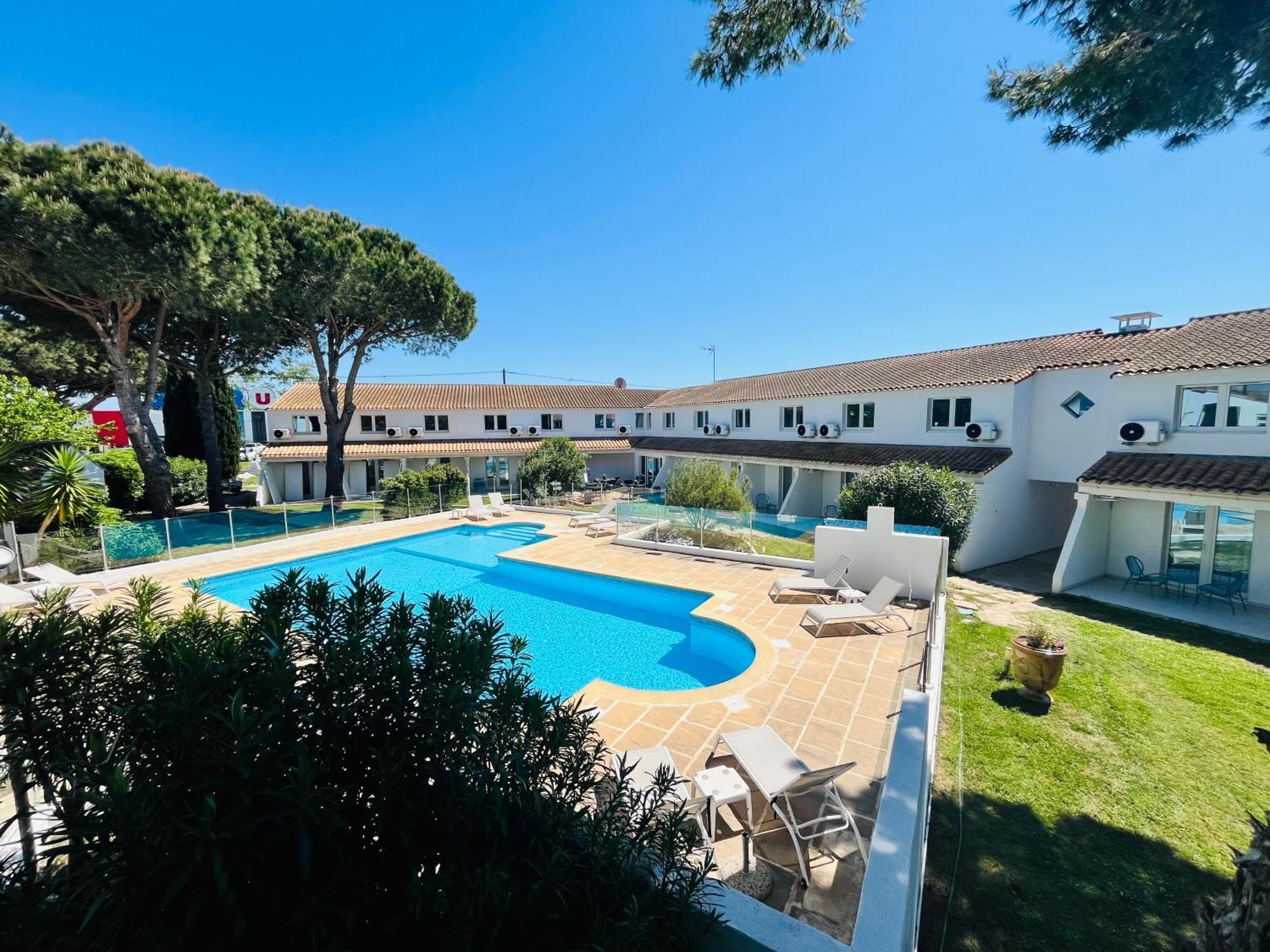 Artemia Aigues-Mortes - Hotel Avec Piscine Εξωτερικό φωτογραφία