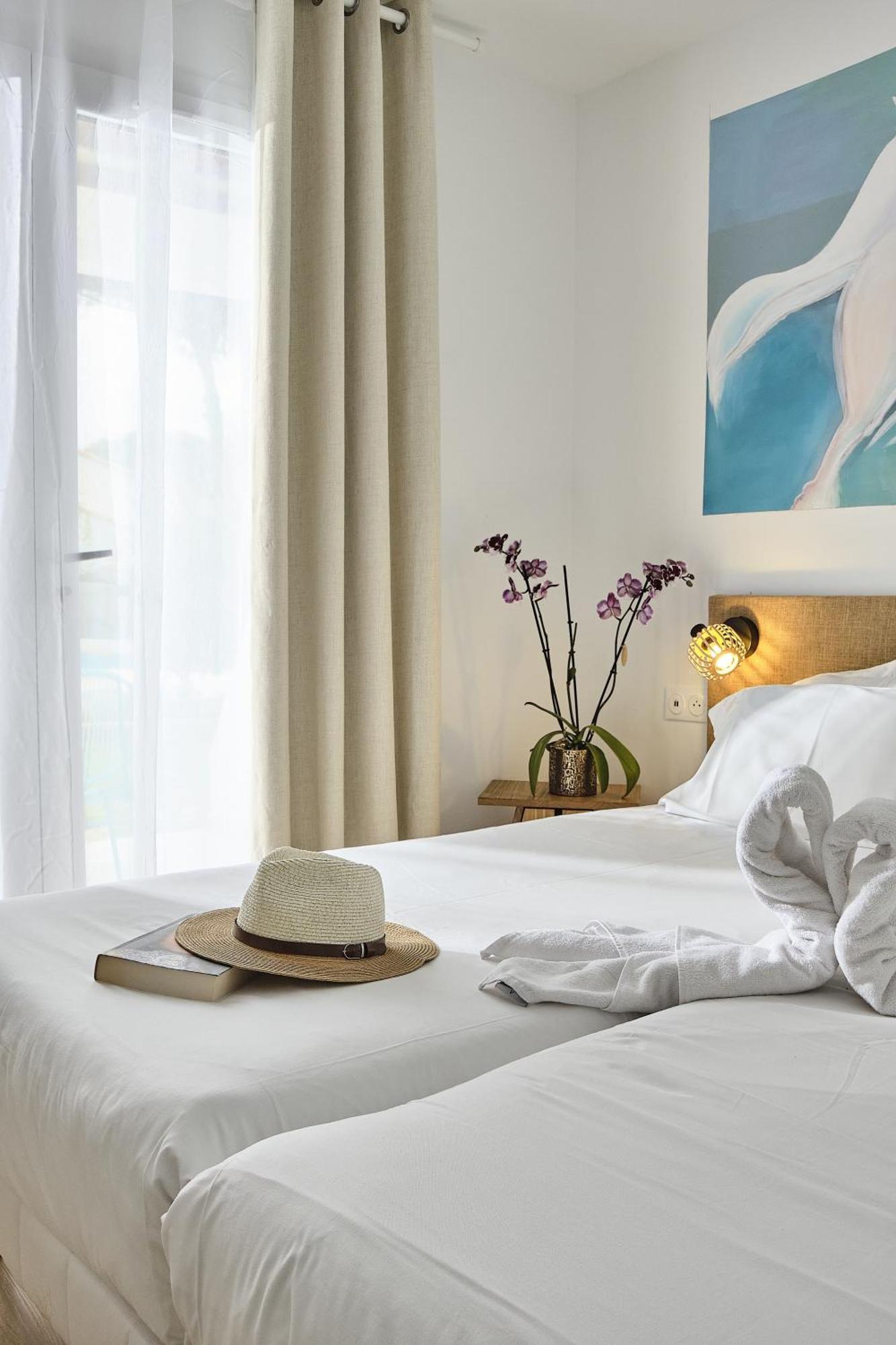 Artemia Aigues-Mortes - Hotel Avec Piscine Εξωτερικό φωτογραφία