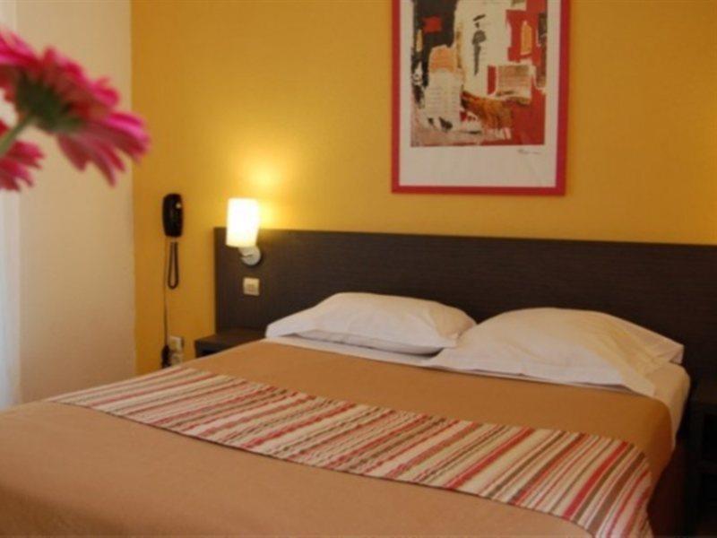 Artemia Aigues-Mortes - Hotel Avec Piscine Εξωτερικό φωτογραφία