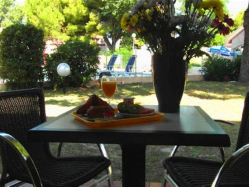 Artemia Aigues-Mortes - Hotel Avec Piscine Εξωτερικό φωτογραφία