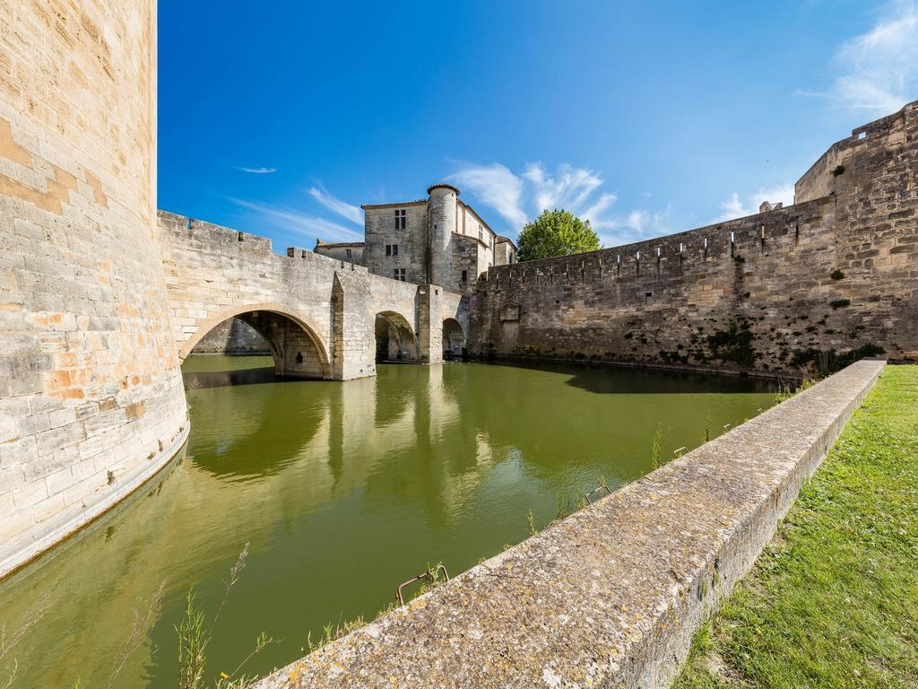 Artemia Aigues-Mortes - Hotel Avec Piscine Εξωτερικό φωτογραφία