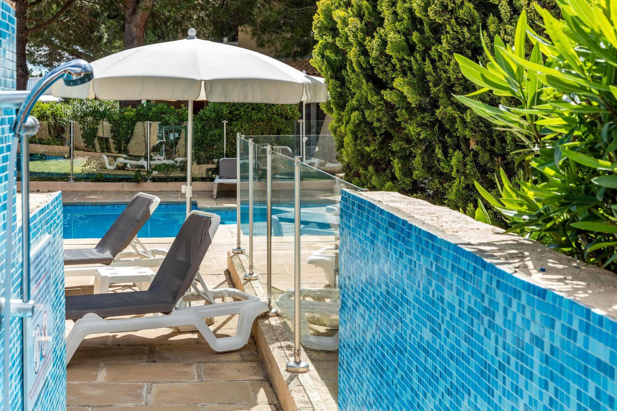 Artemia Aigues-Mortes - Hotel Avec Piscine Εξωτερικό φωτογραφία